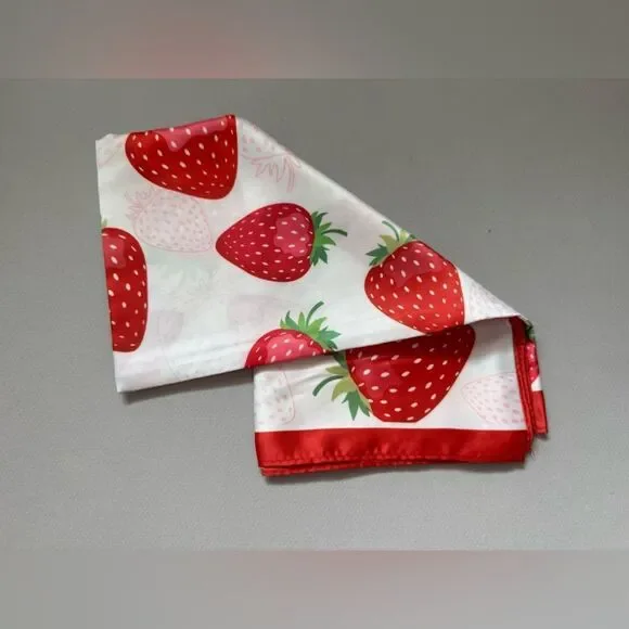 Strawberry Print Scarf N1103 - Picture 3 of 3